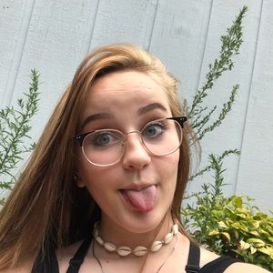 Meet your Posher, Alesia